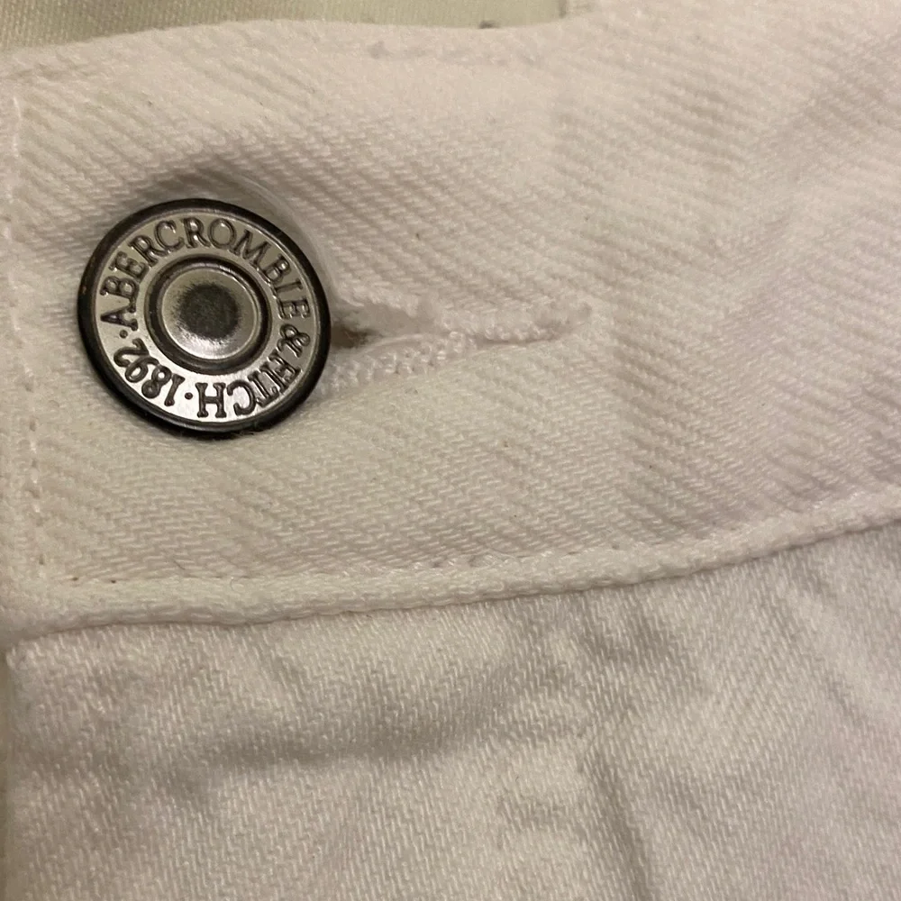 Abercrombie & Fitch White Buttoned Pants - Picture 2 of 6
